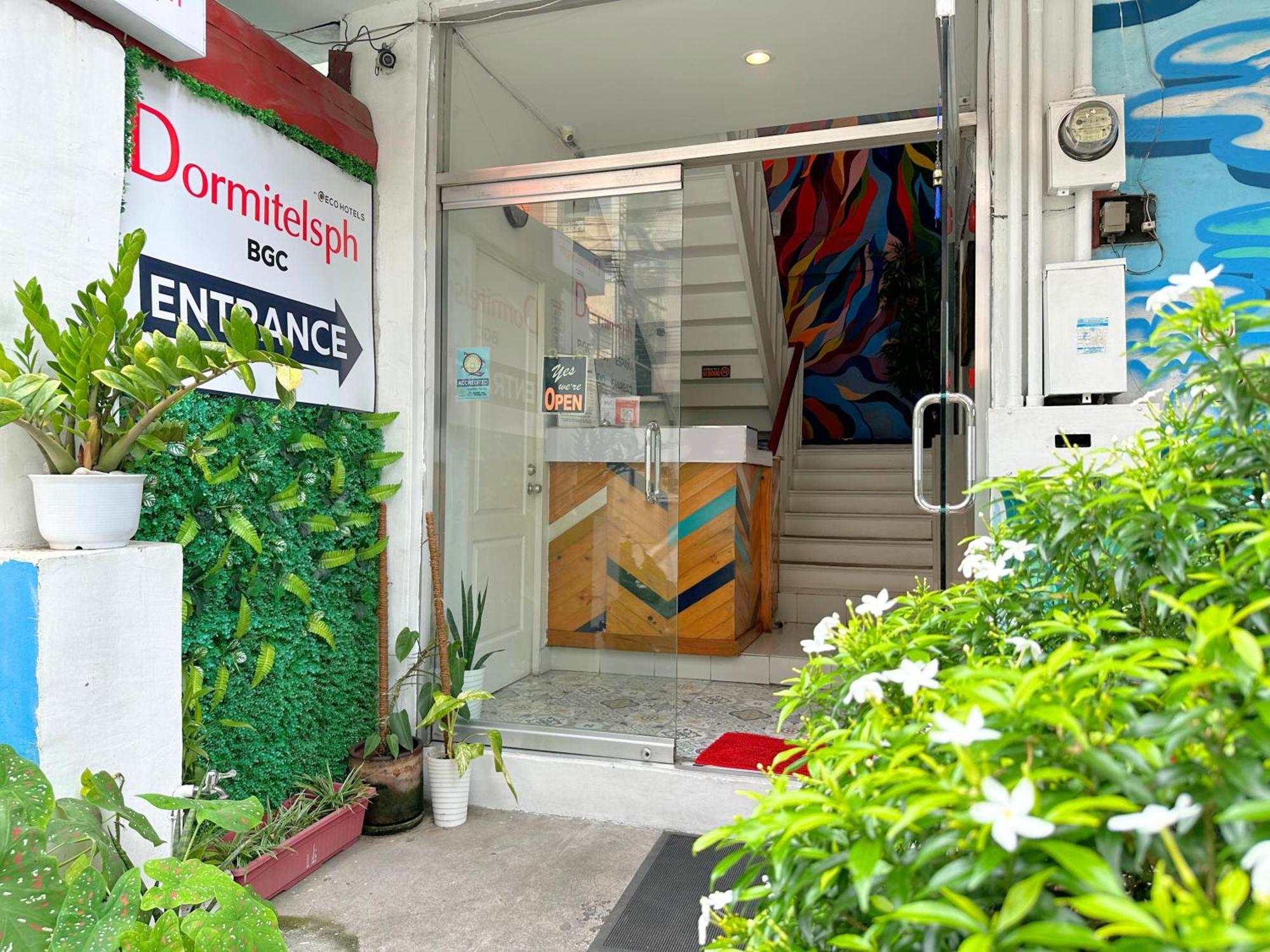 Dormitelsph Bgc Hotel Makati City Exterior foto